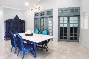 Villa Airis - blooming dreams come true Villa in Cisarua