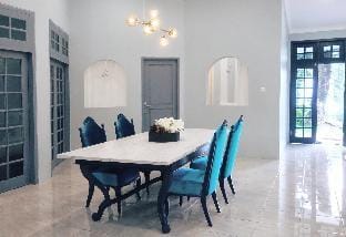 Villa Airis - blooming dreams come true Villa in Cisarua