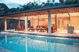 Villa Rone - Spanish Garden Vibe in PUNCAK Villa in Cisarua