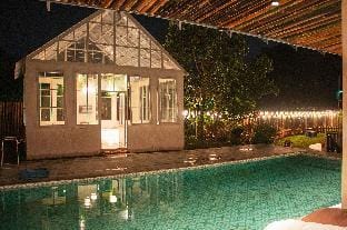 Villa Rone - Spanish Garden Vibe in PUNCAK Villa in Cisarua