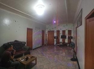 Homestay orange  Villa in Cisarua