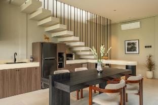 Paddy Fields Views Designer Villa - Canggu Center Villa in North Kuta