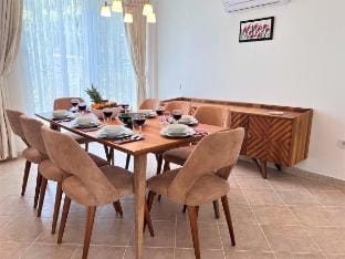 Red A1/ Spectacular Sea View, Spacious Garden Villa in Alanya