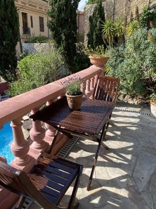 VILLA GABY :  en ville : piscine, jardin, barbecue Villa in Menton
