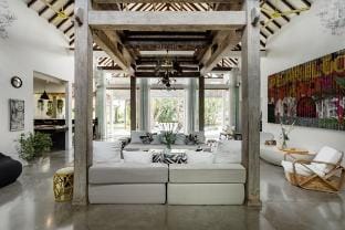 Creative Estate Huge Garden Rice Fields views Villa in North Kuta