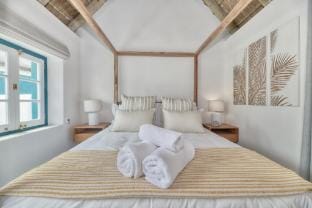 Cape Creek Cottage - Luxury Coastal Getaway Villa in Western Cape