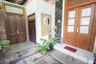 Villa Roemah Restoe Kolam Renang Private Villa in Special Region of Yogyakarta