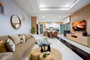 Hampton Place Pool Villa Pattaya Villa in Pattaya City