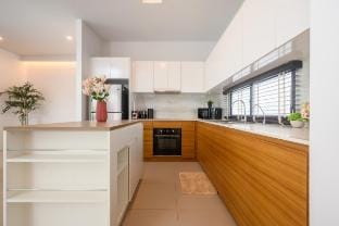 Luxury PoolVilla Bangtao Free Electricity&Cleaning Villa in Choeng Thale