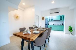 Bangkok Luxury Villa • Pool &Jacuzzi, Daily Maid Villa in Bangkok