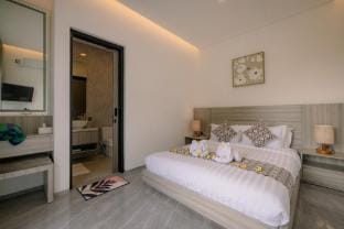 NEW! Villa Frost, Berawa - 3 Bed Villa near Finns! Villa in North Kuta