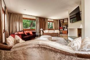 Lakefront serenity villa with pool Villa in Mandello del Lario