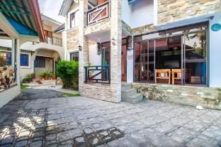 Pool on the Hill Private Resort by 6 Senses Villa in Calamba