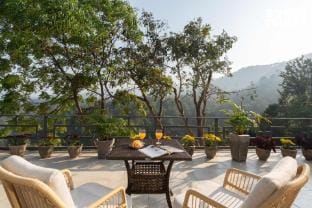 StayVista at The Edge Luxe Villa in Himachal Pradesh