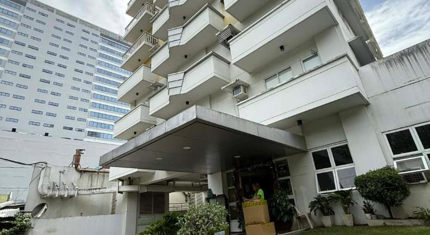 Penthouse A Near IT Park Bed and Breakfast in Lapu-Lapu City