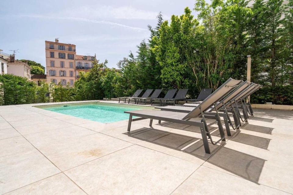 Superb villa with swimming pool & wellness area Apartment in Cannes
