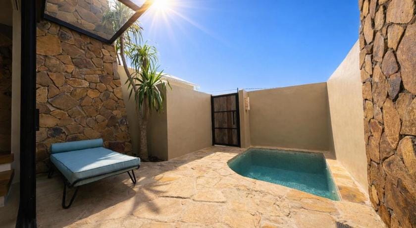 Slim Summer House Suites - Bingin, Uluwatu Villa in Bali