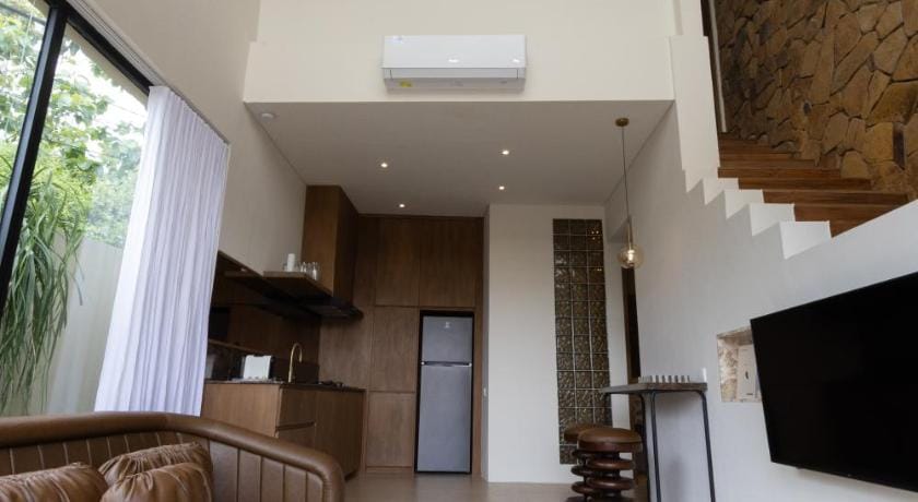 Slim Summer House Suites - Bingin, Uluwatu Villa in Bali