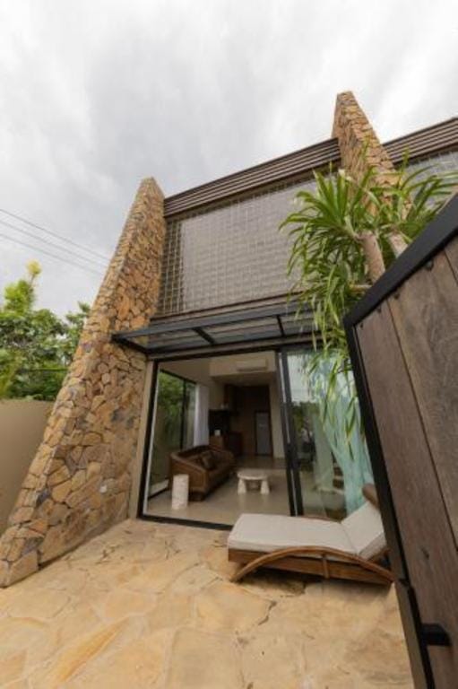 Slim Summer House Suites - Bingin, Uluwatu Villa in Bali