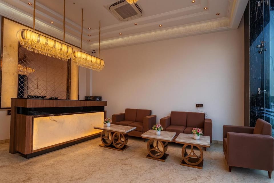 Hotel Grand Shalimar by JMD Group Hotel in New Delhi