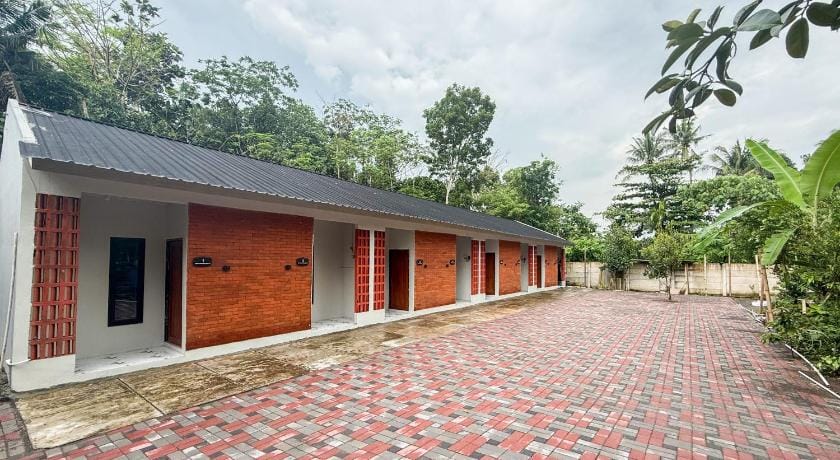 Nafia Homestay Syariah RedPartner near Sleman City Hall Hotel in Special Region of Yogyakarta