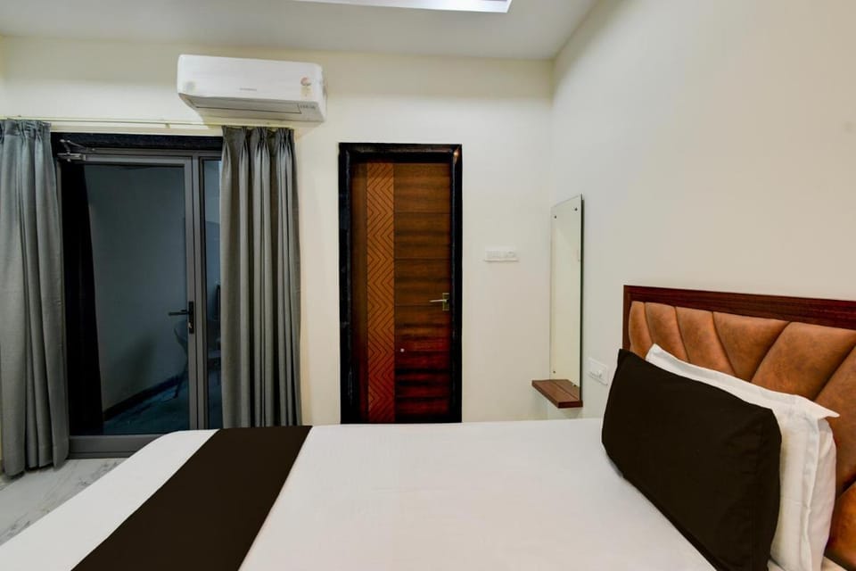 Hotel O by OYO JMK Grand Hotel in Hyderabad