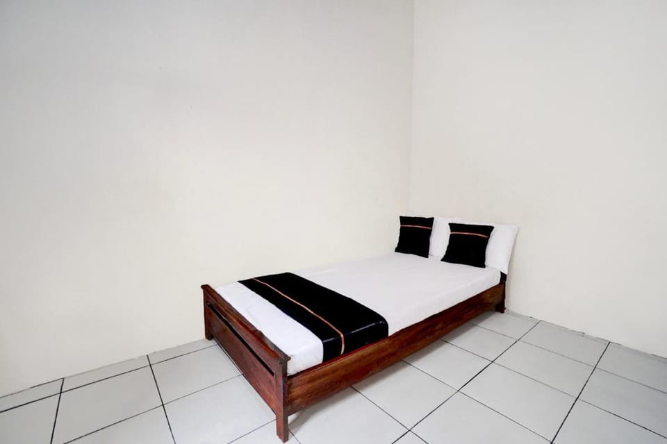 OYO 95041 Griya Indah Homestay Hotel in Surabaya