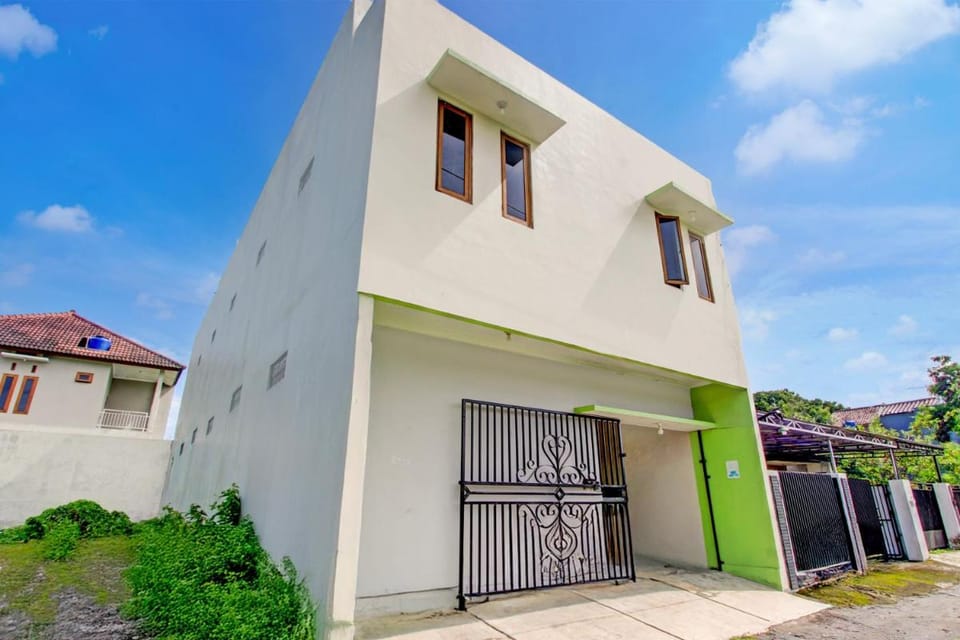 Hotel O Mirza Guesthouse Syariah Hotel in Special Region of Yogyakarta