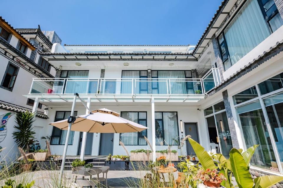Dali Half-one Lakeside Villa Hotel in China