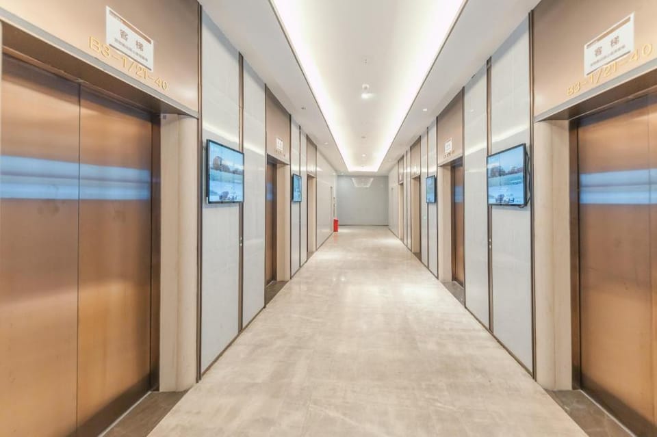 Xicheng Administrative Apartment (Shenzhen Universiade Center Gymnasium Longcheng Park Metro Station Hotel in Shenzhen