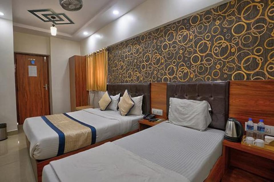 FabHotel Saineel I Hotel in Mumbai