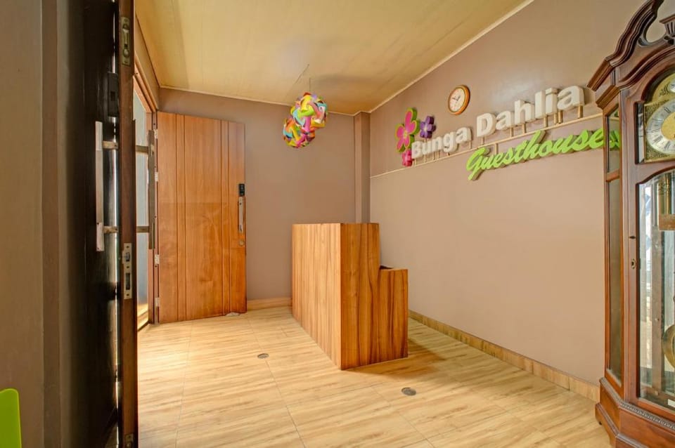 Hotel O Gambir Juanda Station - 6 Hour Stay Hotel in Jakarta