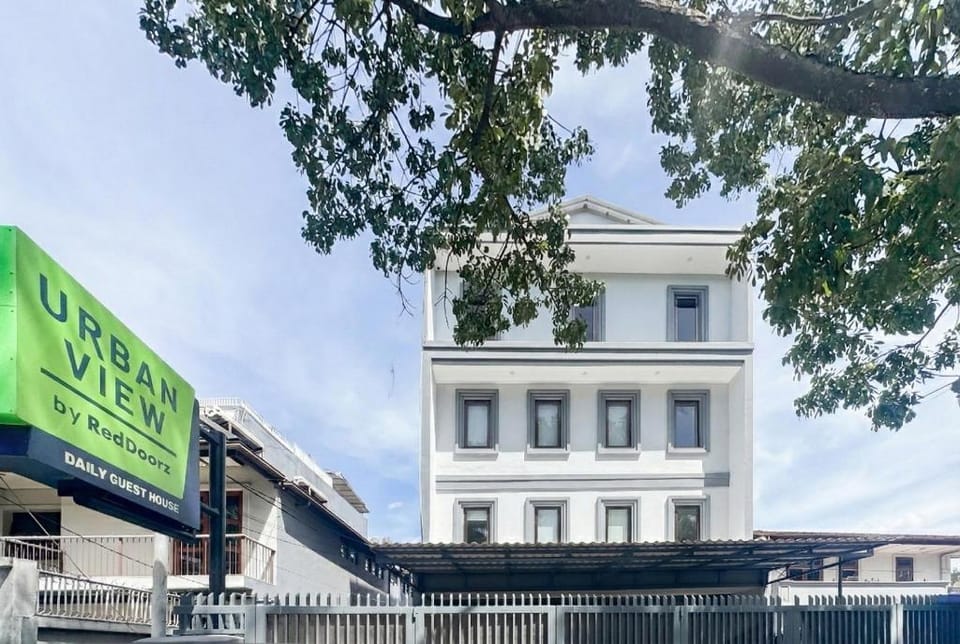 Urbanview Daily Guest House Pasteur Bandung Hotel in Bandung