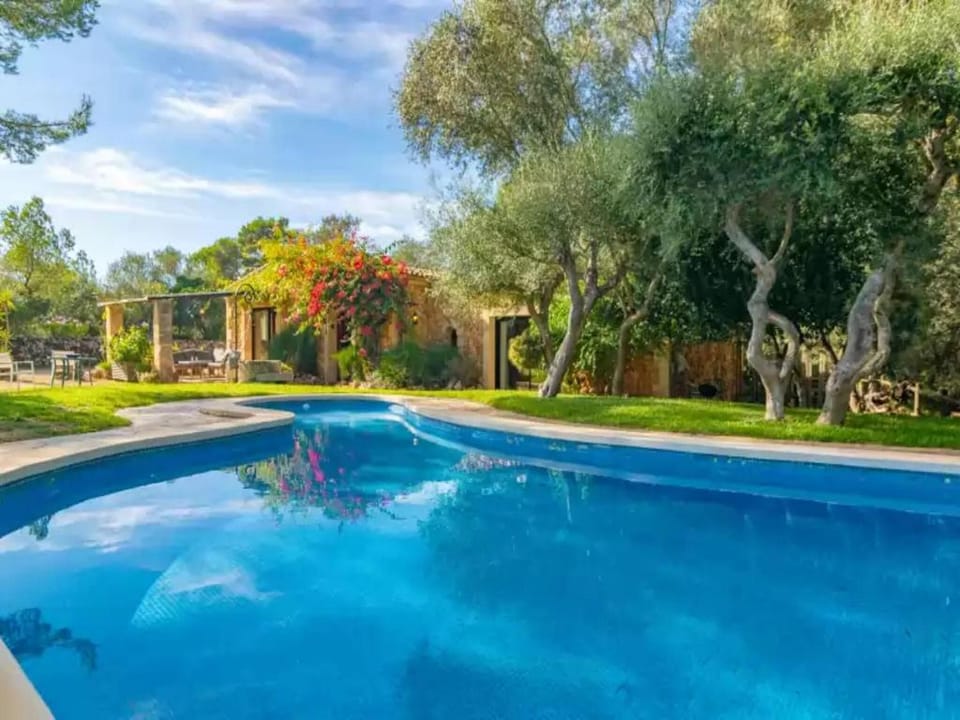 Garriga Dalcudiola - Villa With Private Pool Hotel in Llevant