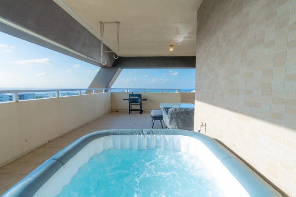 Top-floor Sky View  270 Stunning Ocean-View 4LDK Hotel in Okinawa Prefecture