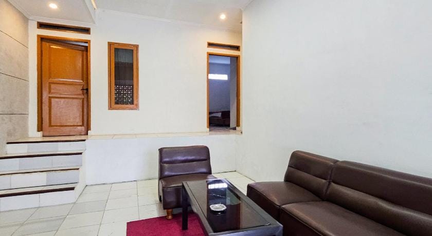 Cabin Kopi luwak RedPartner Hotel in West Java