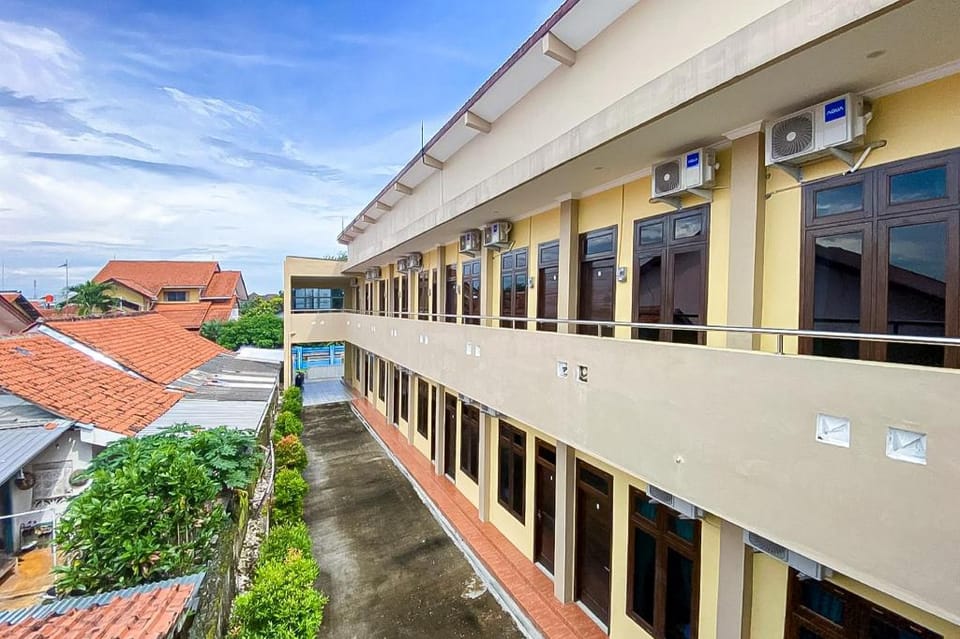 RedDoorz Syariah Permata Inn near Alun-Alun Cilacap Hotel in Indonesia