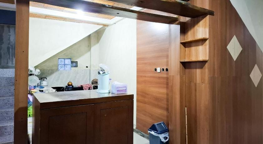 Amore Guesthouse Syariah Mitra RedDoorz Hotel in Indonesia