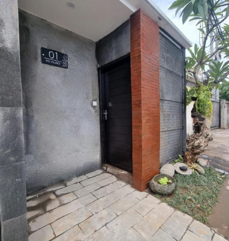 KG Humz Canggu Guesthouse Hotel in North Kuta
