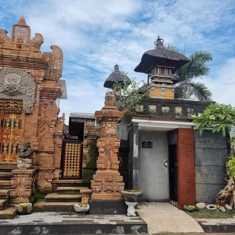 KG Humz Canggu Guesthouse Hotel in North Kuta