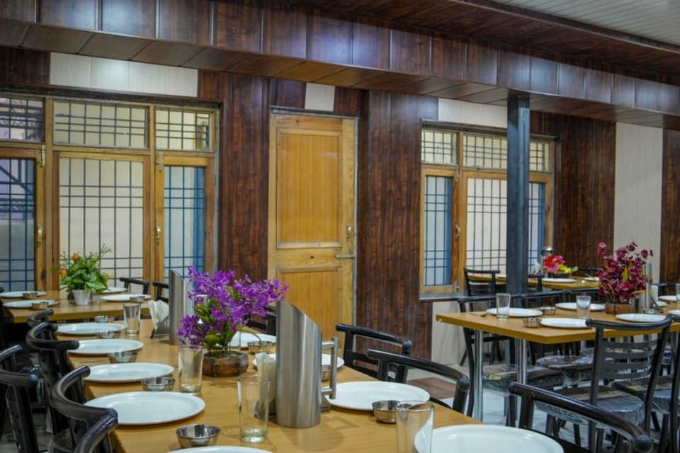 Hotel Sumeera Inn Hotel in Manali