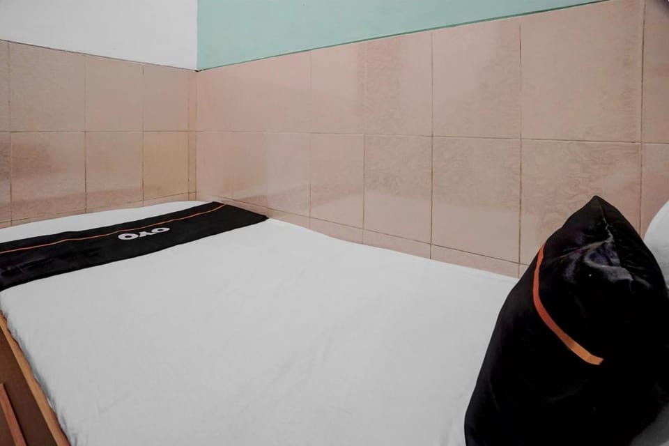 OYO 95035 Harmony Guest House Syariah Sawojajar Hotel in East Java
