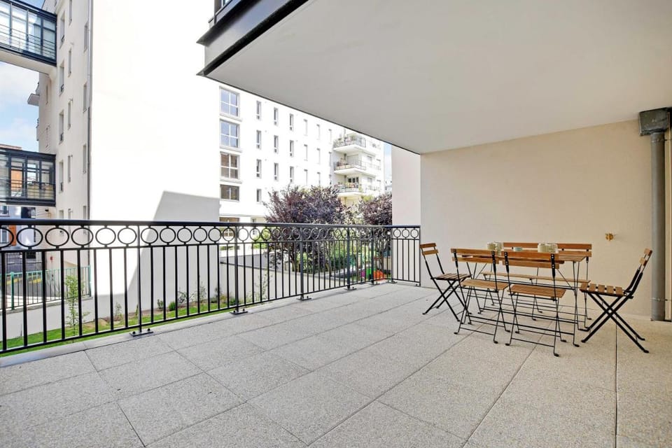 Elegant Appt - 2BDR/6P - Near Paris & La Défense Apartment in Puteaux