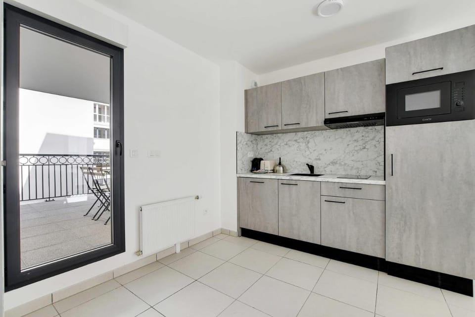 Elegant Appt - 2BDR/6P - Near Paris & La Défense Apartment in Puteaux