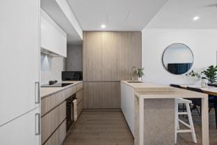 Charming 1-Bed with Rooftop Access & Parking Apartment in North Fremantle