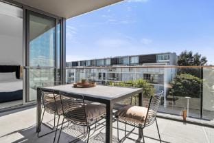 Stylish 2-Bed Apartment with Rooftop BBQ Access Apartment in North Fremantle
