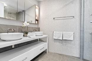 Stylish 2-Bed Apartment with Rooftop BBQ Access Apartment in North Fremantle