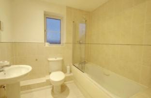 2 Double Bed Flat, En-suite, Top Floor, With Private Parking Apartment in Hatfield
