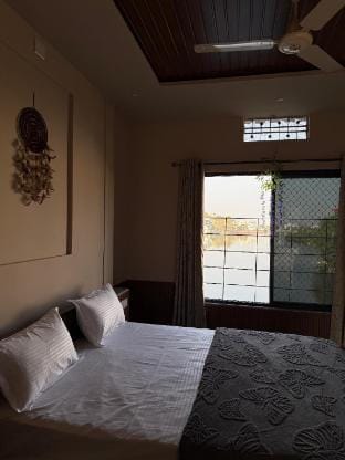 Lake-view Retreat Apartment in Udaipur