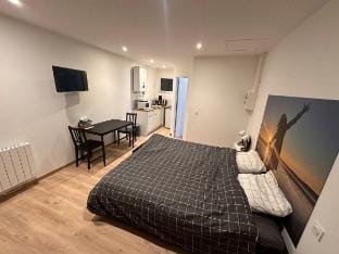 Refuge des voyageurs - studio neuf - Ancrage indépendant Rez de jardin Apartment in Landerneau
